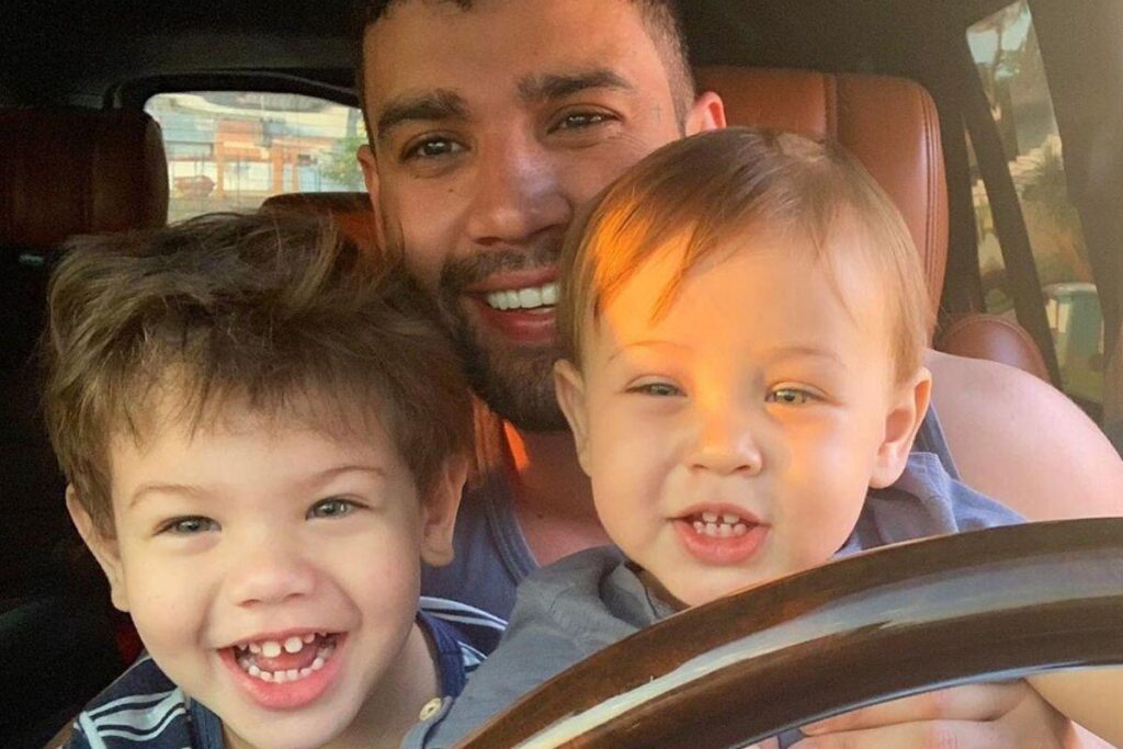 Gusttavo Lima e Andressa Suita com os filhos Gabriel e Samuel