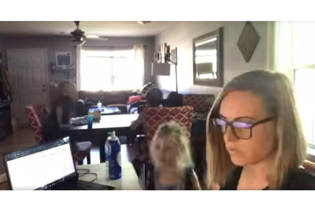Mãe publica vídeo mostrando como é trabalhar em home office com os filhos em casa