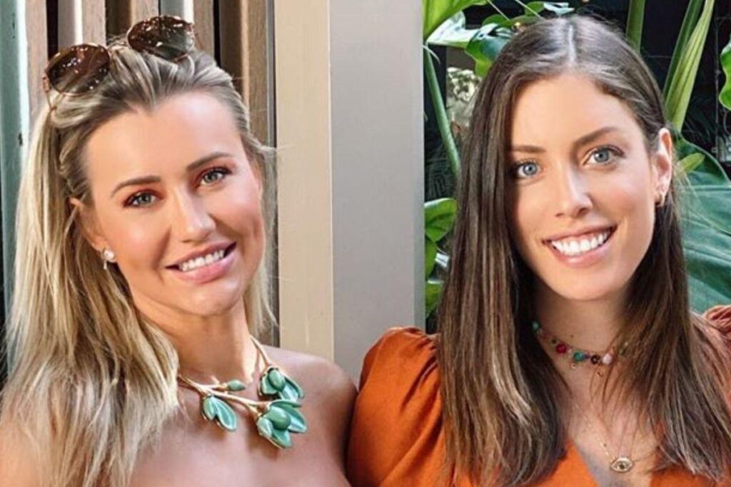 Ana Paula Siebert junto de sua cunhada Fabiana Justus e suas filhas gêmeas