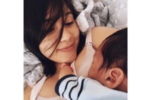 Jovem dá à luz durante banho de forma inesperada