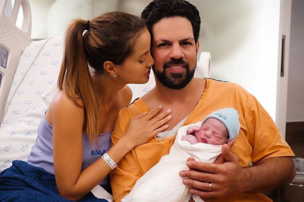 Biah Rodrigues conta sobre sua rotina com o filho Theo