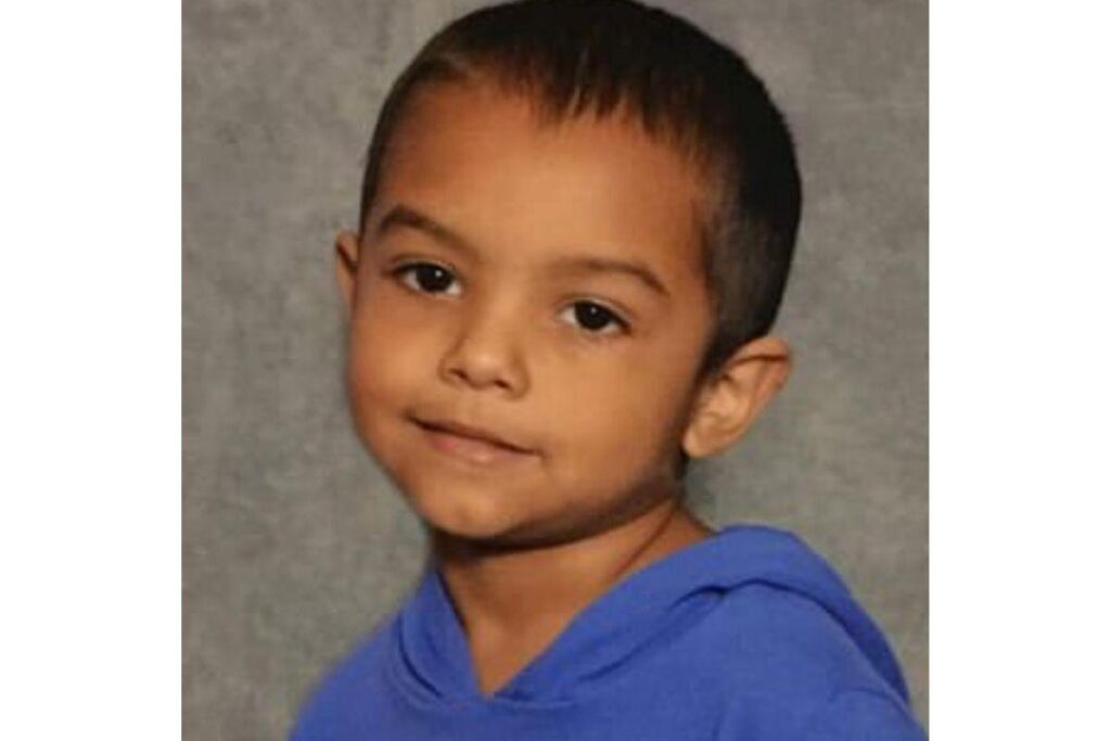 Garoto morre de fome depois dos pais o manterem fechado em armário