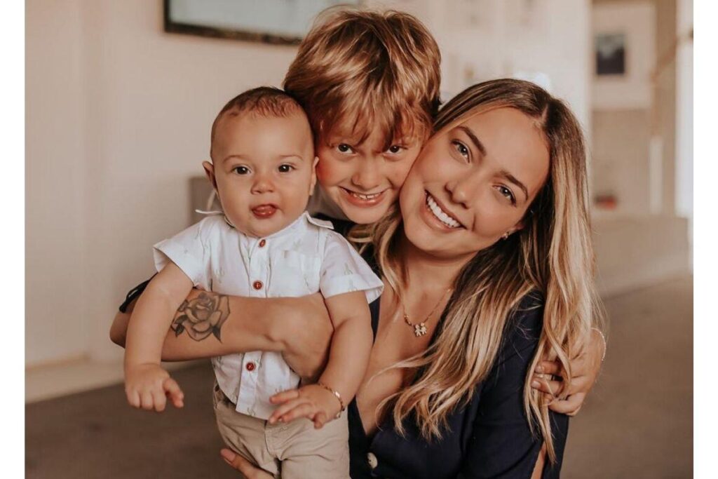 Neymar ao lado de Davi e o irmão Valentin, filhos de Carol Dantas