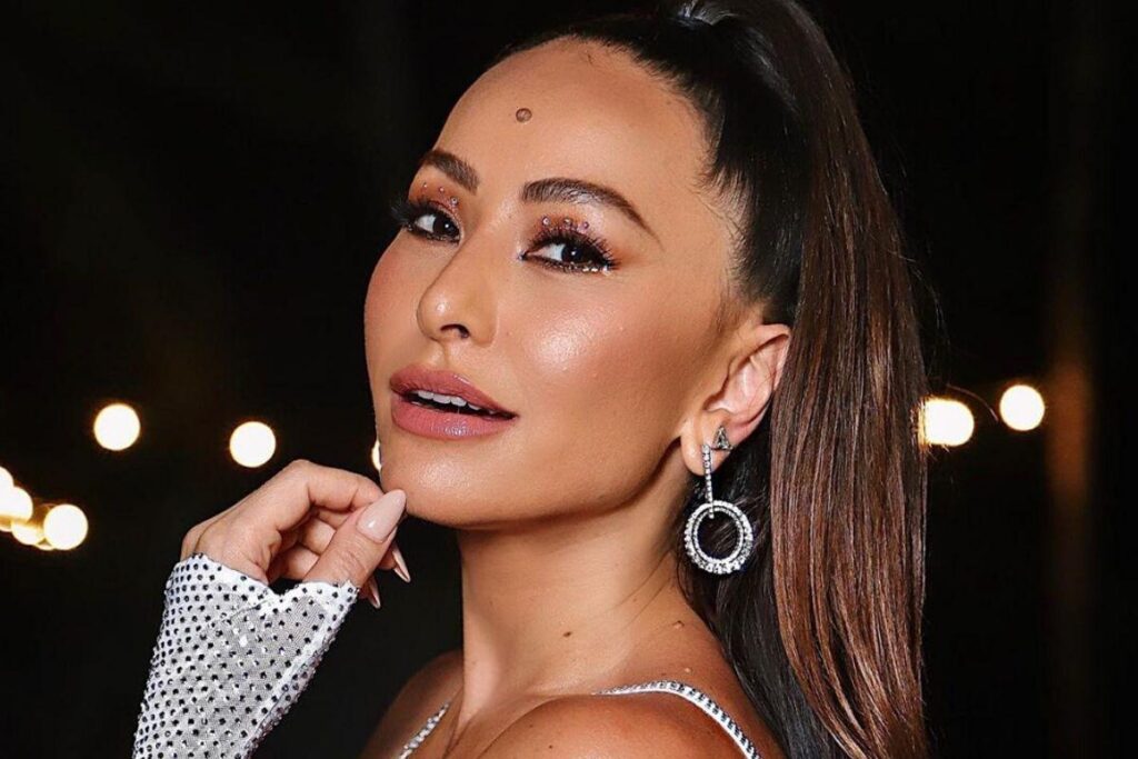 Sabrina Sato ao lado do marido e a filha Zoe