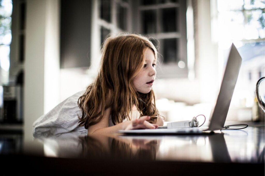 Veja como proteger sua família de golpes online