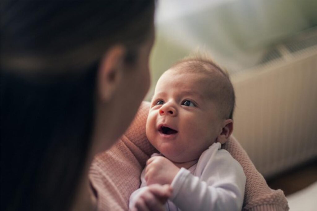 70 a 85% das mulheres usam muito mais o braço esquerdo na hora de pegar o bebê no colo
