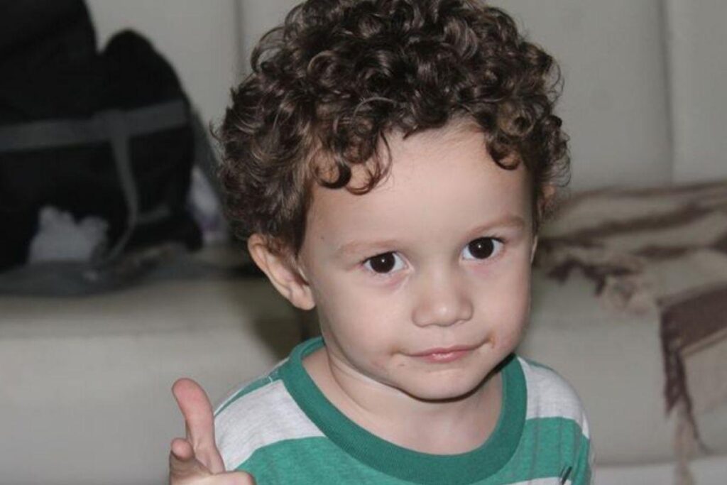 Brenno ficou muito emocionado ao ver a felicidade do irmão mais novo