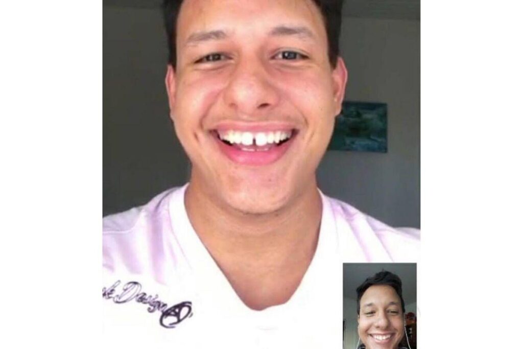 Gêmeos se reencontram após 23 anos