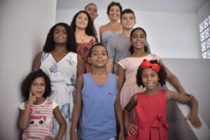 Família passa a quarentena em 11 pessoas e divide tarefas