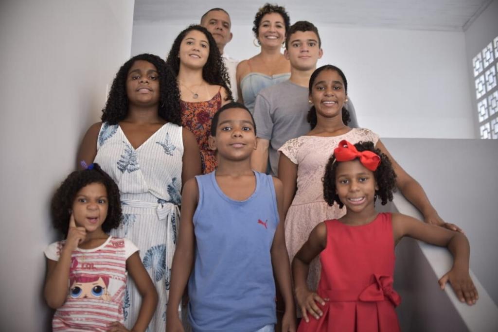 Família passa a quarentena em 11 pessoas e divide tarefas