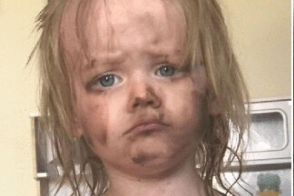 Garota pega rímel a prova d’água da mãe e é desastre na certa