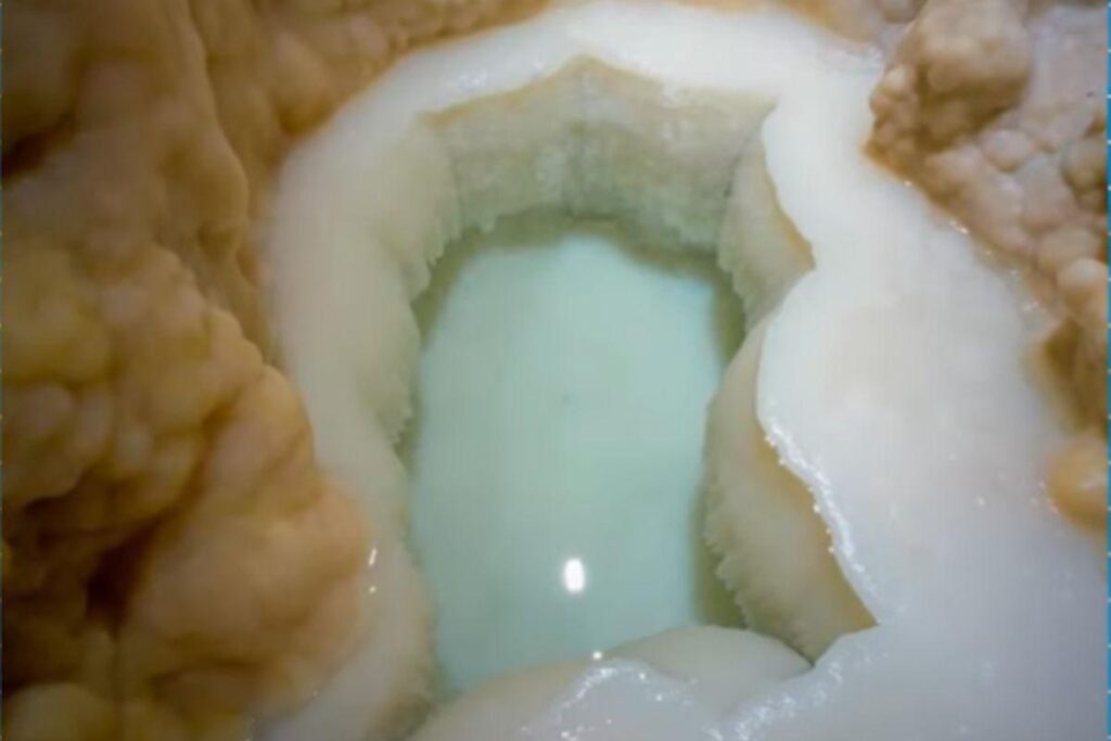 Piscina extraterrestre é encontrada, com uma estrutura nunca vista antes pelo ser humano