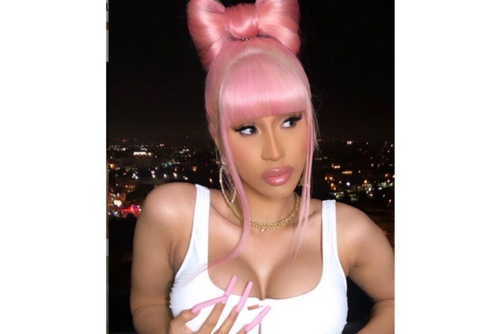 Cardi B responde críticas depois de presentear a filha de 2 anos com bolsa de R$43 mil