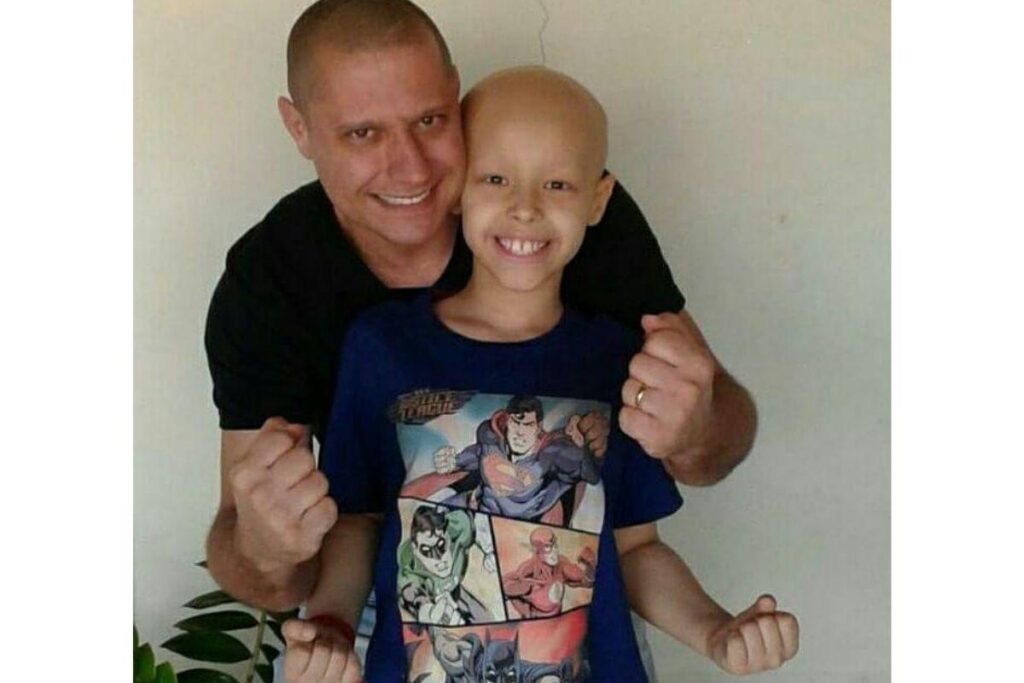 Pai encontra forças no filho para manter a esperança