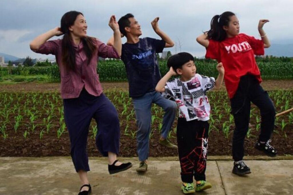 Família inventa a própria dança