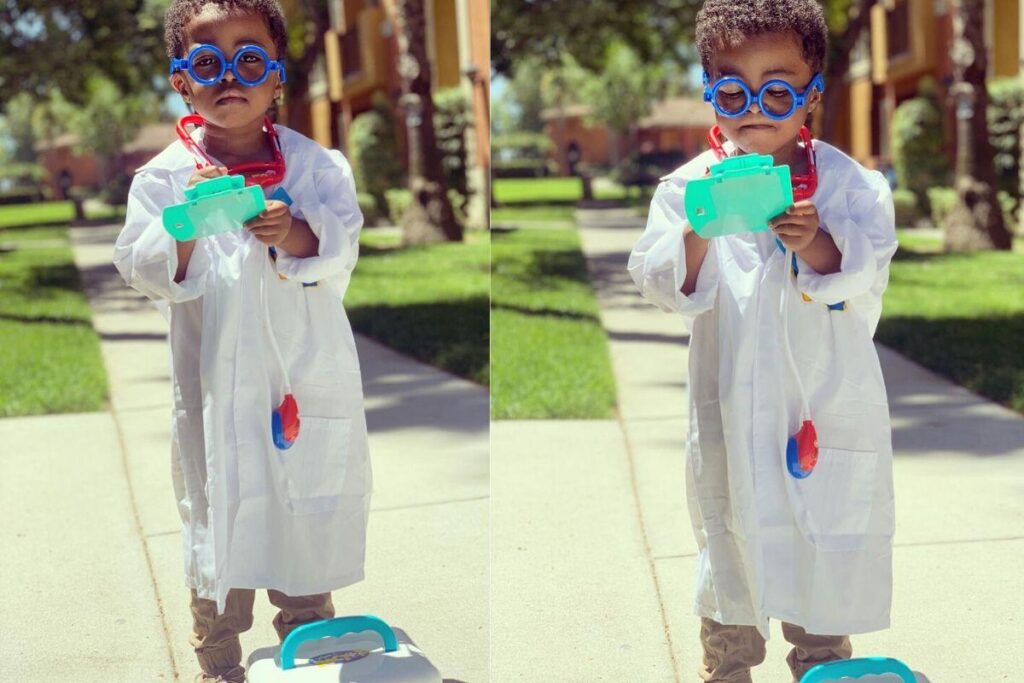 Criança de 3 anos viraliza ao se passar por médico para examinar o pai