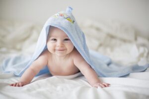 Alguns cuidados especiais ao trocar as fraldas do bebê fazem a diferença