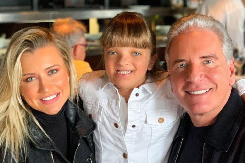 A modelo compartilhou a novidade nas redes sociais