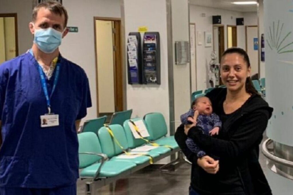 A mãe só descobriu o tumor após desconfiar que estava grávida