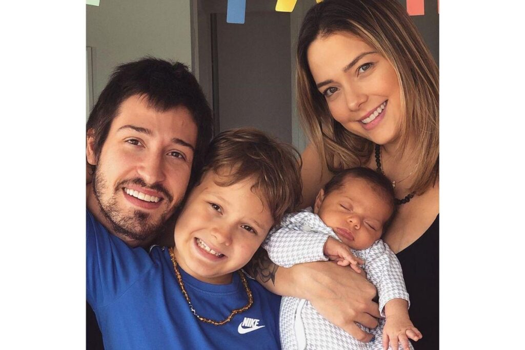 Carol e Vinicius são pais de Valentin