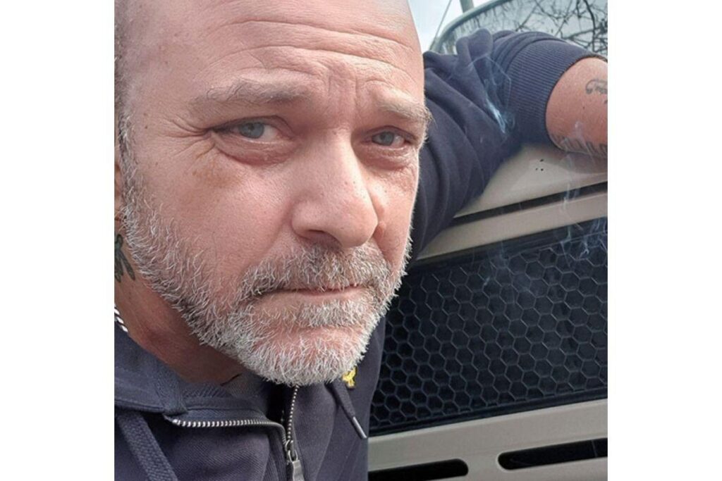 Taxista viaja 1.300 km de graça para levar criança a hospital oncológico