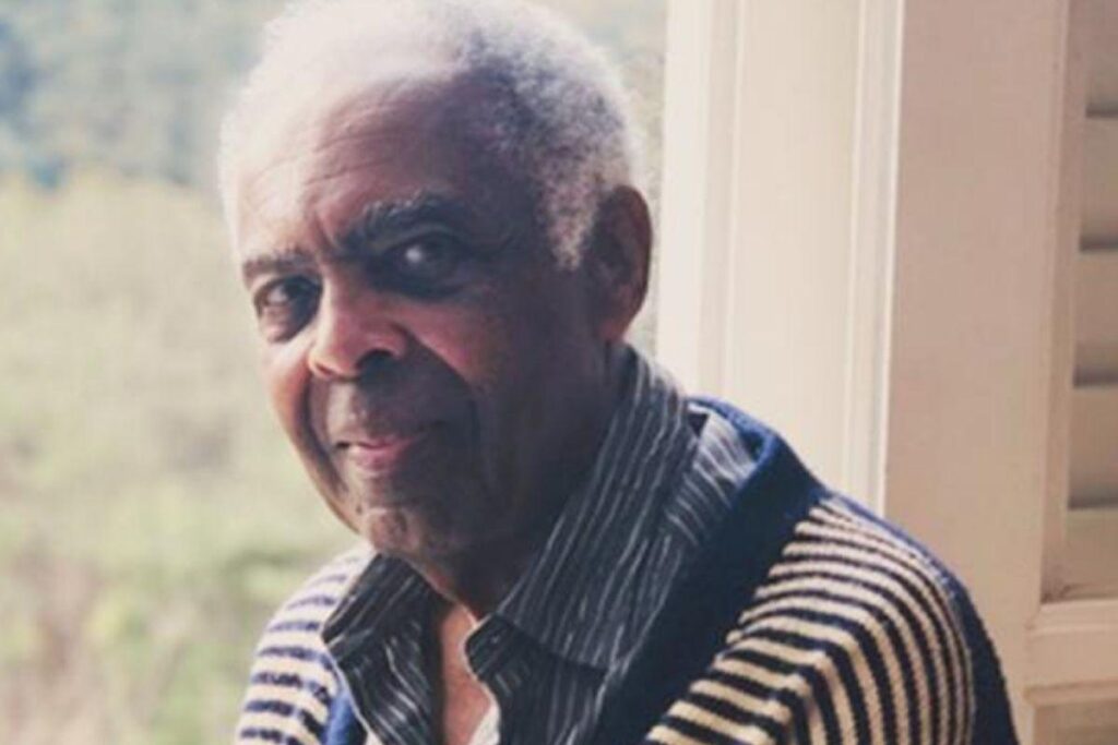 Ele fez um desabafo sobre a saudade que está sentindo da família