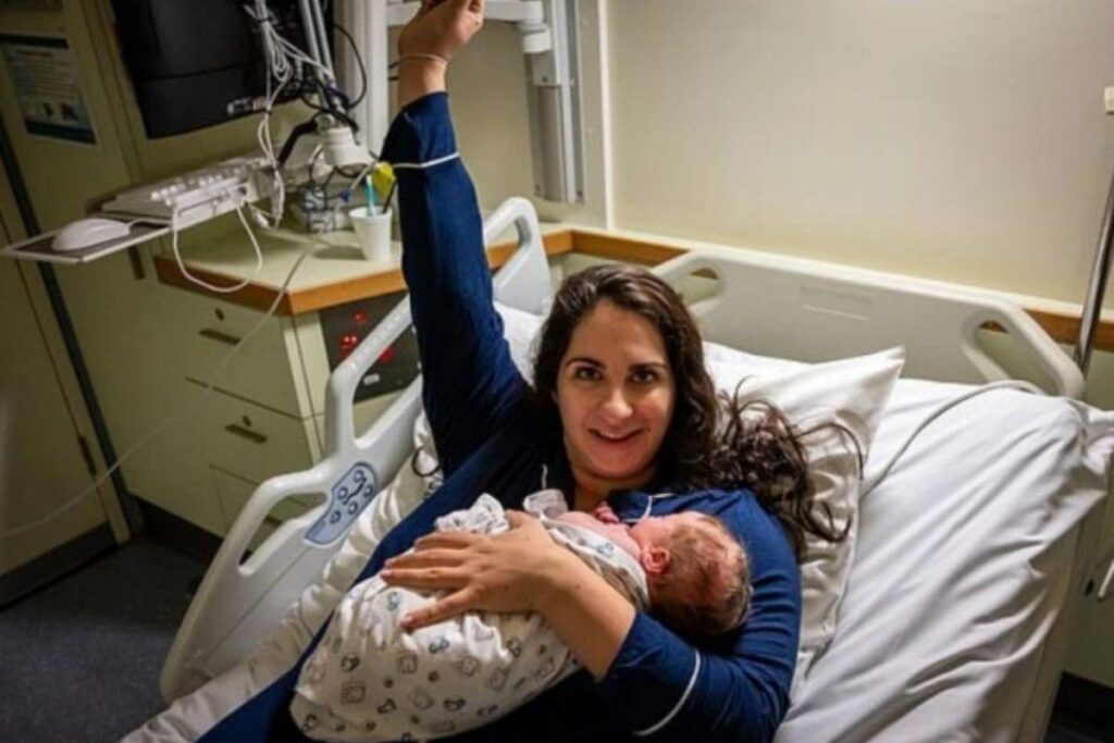 A equipe médica do hospital foi acionada depois do parto