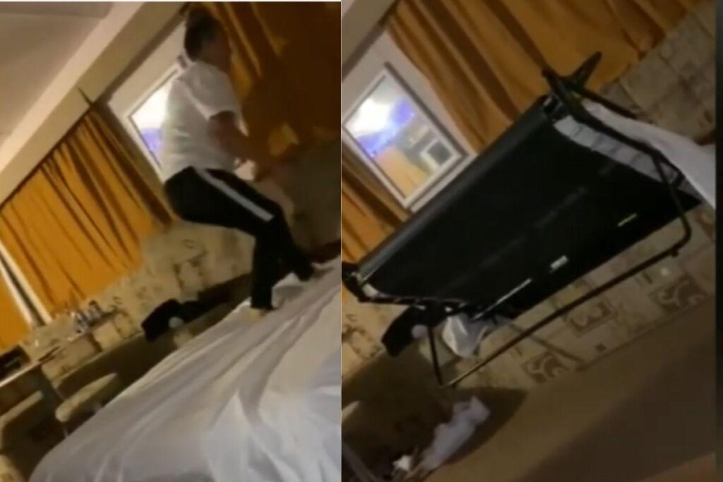 A jovem estava arrumando o sofá cama para a amiga poder dormir