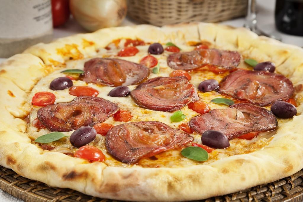 5 receitas de pizza rápidas e fáceis de fazer: vegana, clássica, doce e até sem glúten