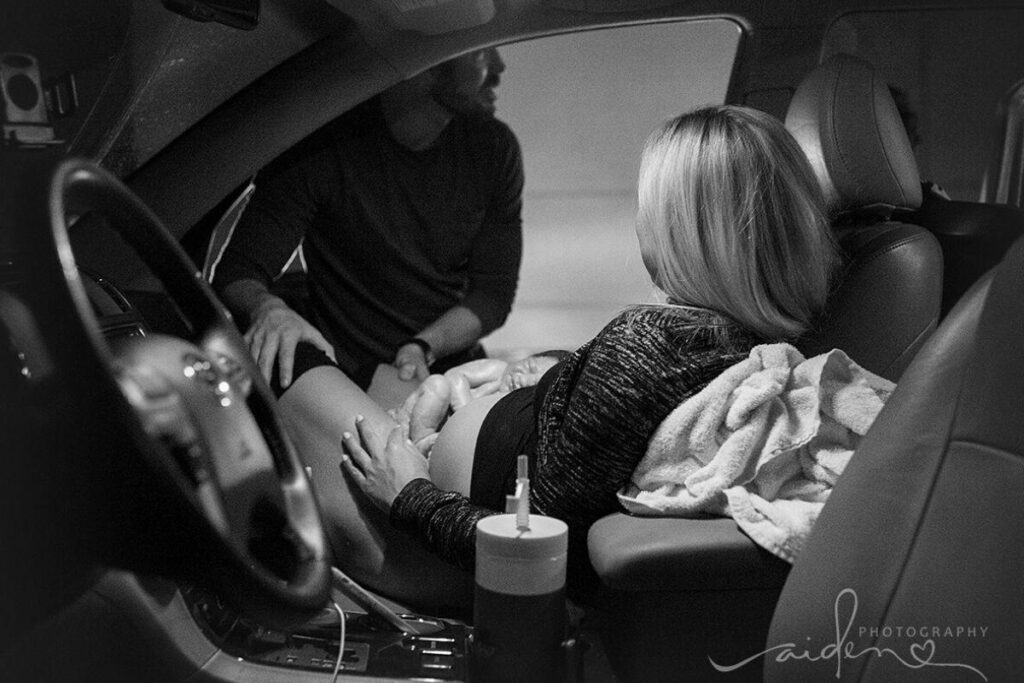 Ela deu à luz no carro