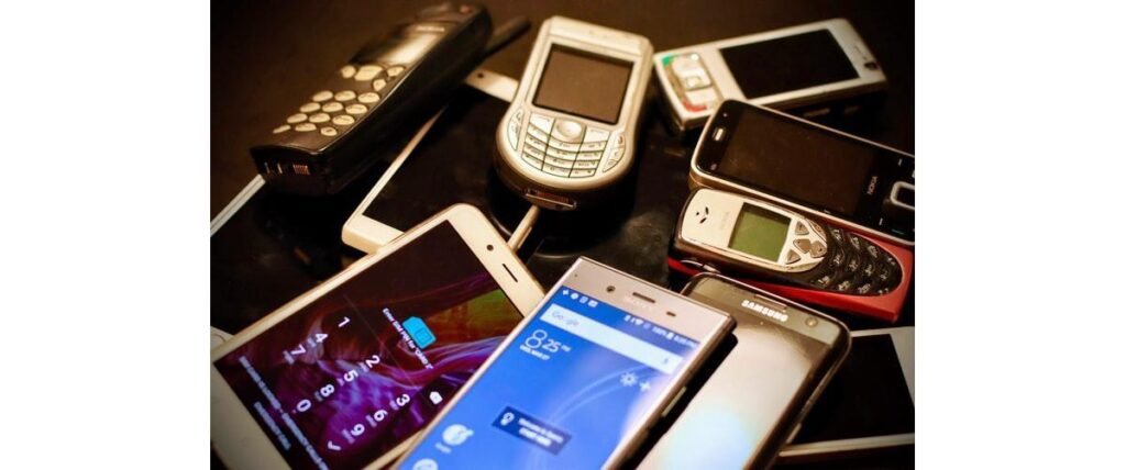 Professora quer arrecadar celulares para que alunos possam estudar na pandemia