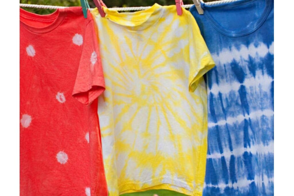 8 maneiras de fazer peças de roupa tie-dye com a ajuda do seu filho