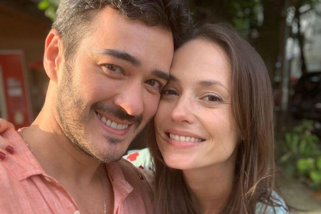 O casal anunciou a gestação em março