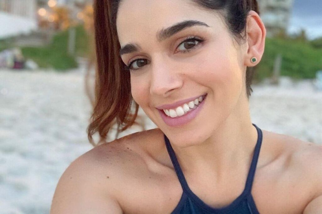 Sabrina está no quinto mês da gravidez