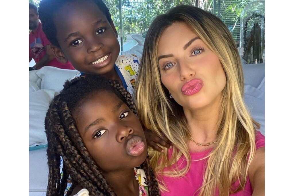 Titi e Bless com o irmão mais novo, Zyan