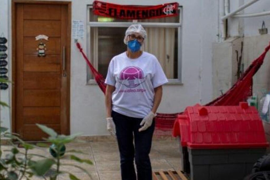 Regina arrecada material de proteção