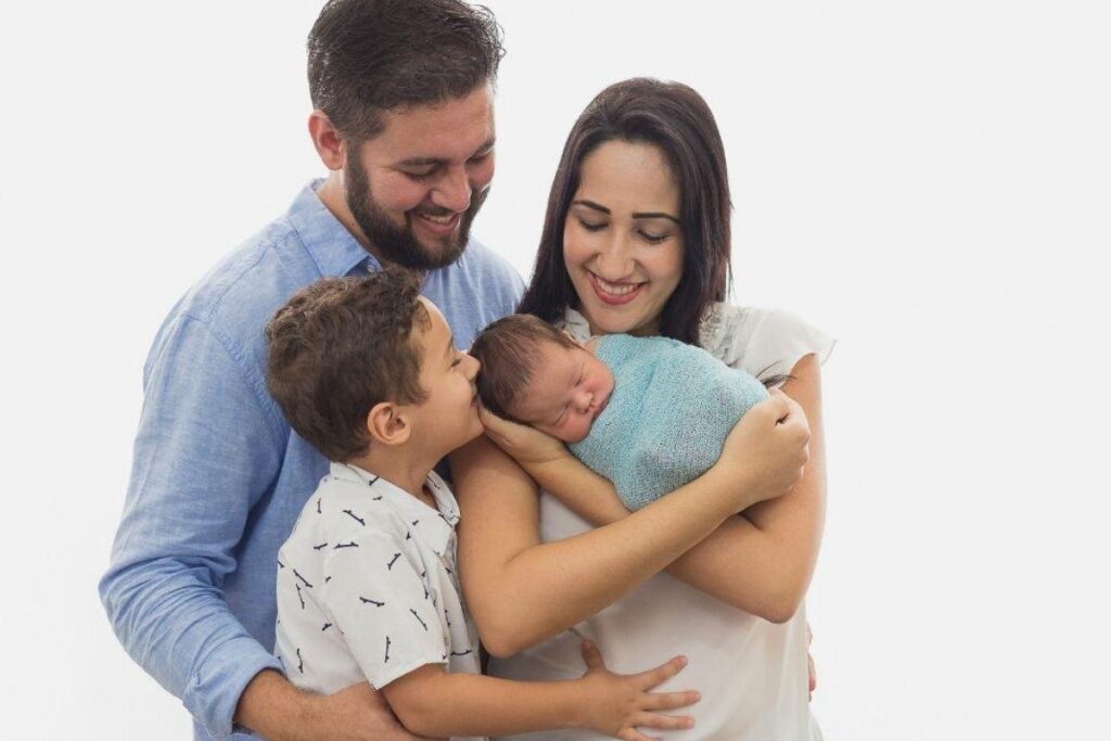 Leandro Nigre, do @papaieduca, com os filhos João Guilherme e João Rafael
