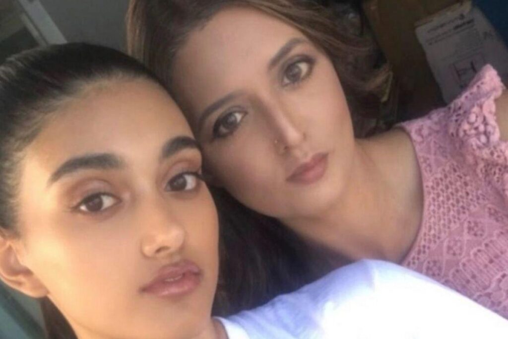 Mãe e filha chamaram a atenção por parecerem – literalmente – irmãs