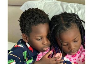 Eles são pais de três