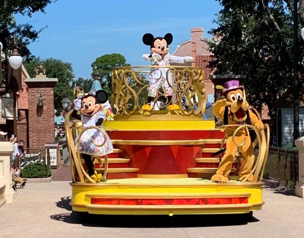 Família visitando a Disney durante a pandemia