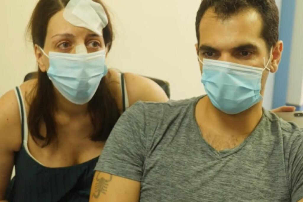 Ela ficou ferida pelos estilhaços devido às explosões na cidade