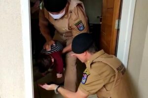 O pai do bebê se emocionou com o resgate