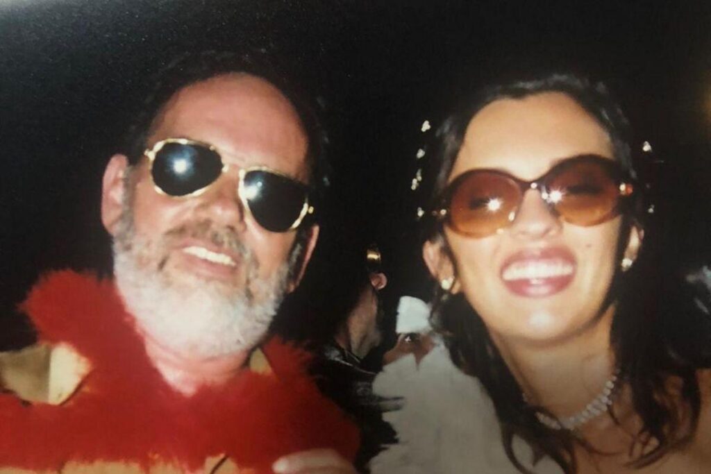 Renata Chiarello, do @mamaenow, com o pai Rubens no dia de seu casamento