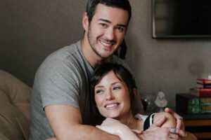 O casal preparou os detalhes do quarto do bebê