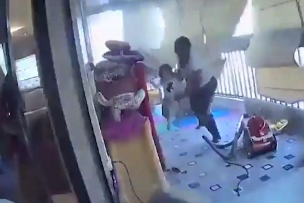 Elas estavam na sacada do apartamento