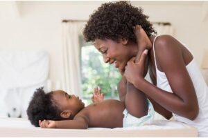 8 dicas para criar um bebê feliz