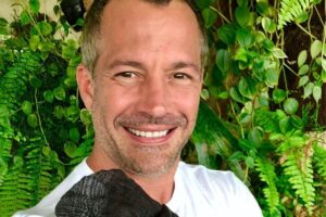 O ator é pai de três meninas!