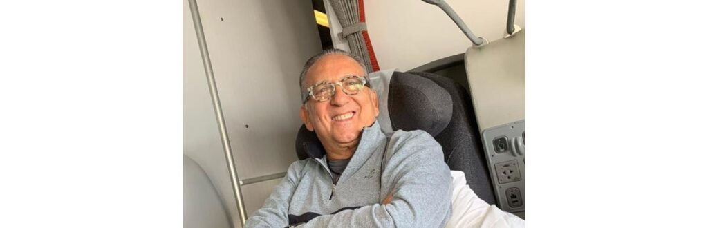 O avô parabenizou os netos pelo aniversário