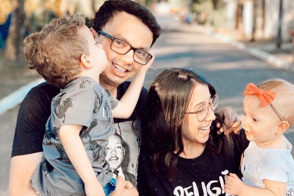 Michel Menezes, idealizador do @paimoderno, pai de Benjamin e Liz