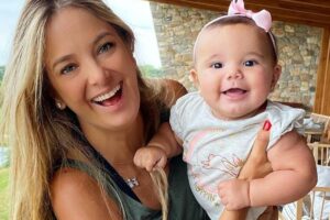 Ticiane Pinheiro mostra habilidade no skate e se diverte com a filha, Manuella